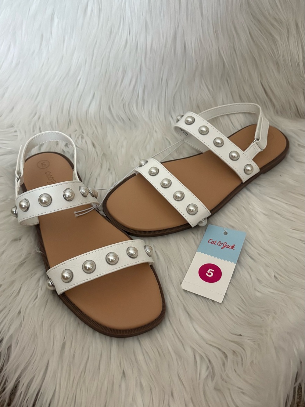 Cat & Jack Eve White Pearl Strap Sandals (Girl’s 5, fits Women’s 7)